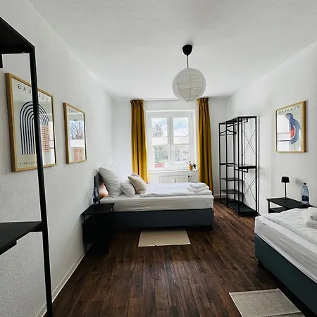 Citi Homes - 3br, 6 Beds, Tv, Kitchen Near Bauhaus & Meisterhaeuser * Dessau-Rosslau