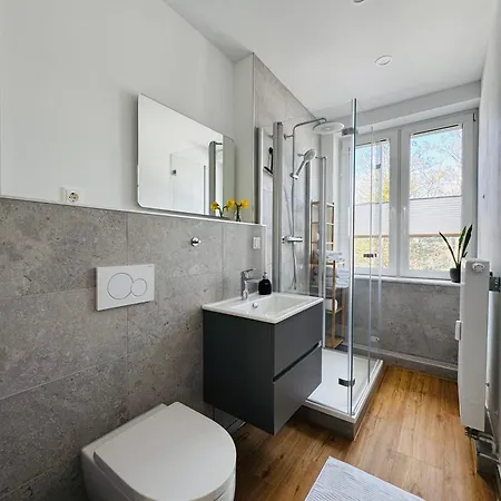 Citi Homes - 3br, 6 Beds, Tv, Kitchen Near Bauhaus & Meisterhaeuser Apartament *
